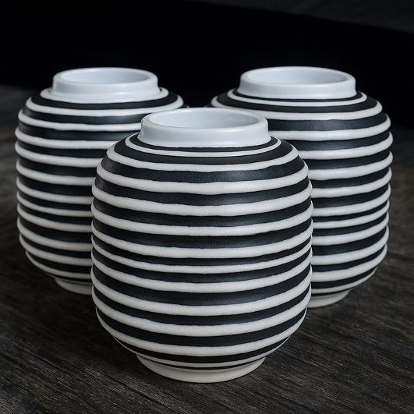Vas Kaca Desain Bejana Garis Ungu Putih Modern
